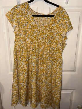 Shein curve V-Neck Yellow Floral Short Sleeve Dress